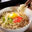 Makanan instan dengan kandungan tinggi gula yang berpotensi meningkatkan risiko penyakit ginjal. Sumber foto: Honestdocs.id