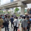 Sekelompok massa yang mengatasnamakan diri sebagai mahasiswa asal Papua mengadakan unjuk rasa di depan Kantor Kementerian Hak Asasi Manusia (HAM) di Jakarta Selatan pada Selasa, 3 Juni 2025. Sumber foto: Kompas.com
