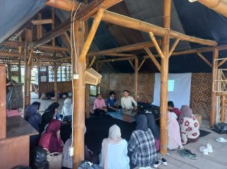 Agenda Pembukaan non-Formal Kawasan Bina Progresif di Saung Bumdes, Desa Bojongsari, Kec. Bojongsoang, Kab. Bandung pada Jum'at, (01/08/2025) (Sumber Foto: Rifki R. Al-Fahrezi)