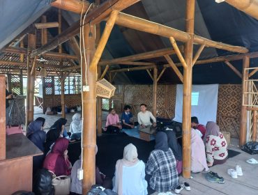 Agenda Pembukaan non-Formal Kawasan Bina Progresif di Saung Bumdes, Desa Bojongsari, Kec. Bojongsoang, Kab. Bandung pada Jum'at, (01/08/2025) (Sumber Foto: Rifki R. Al-Fahrezi)
